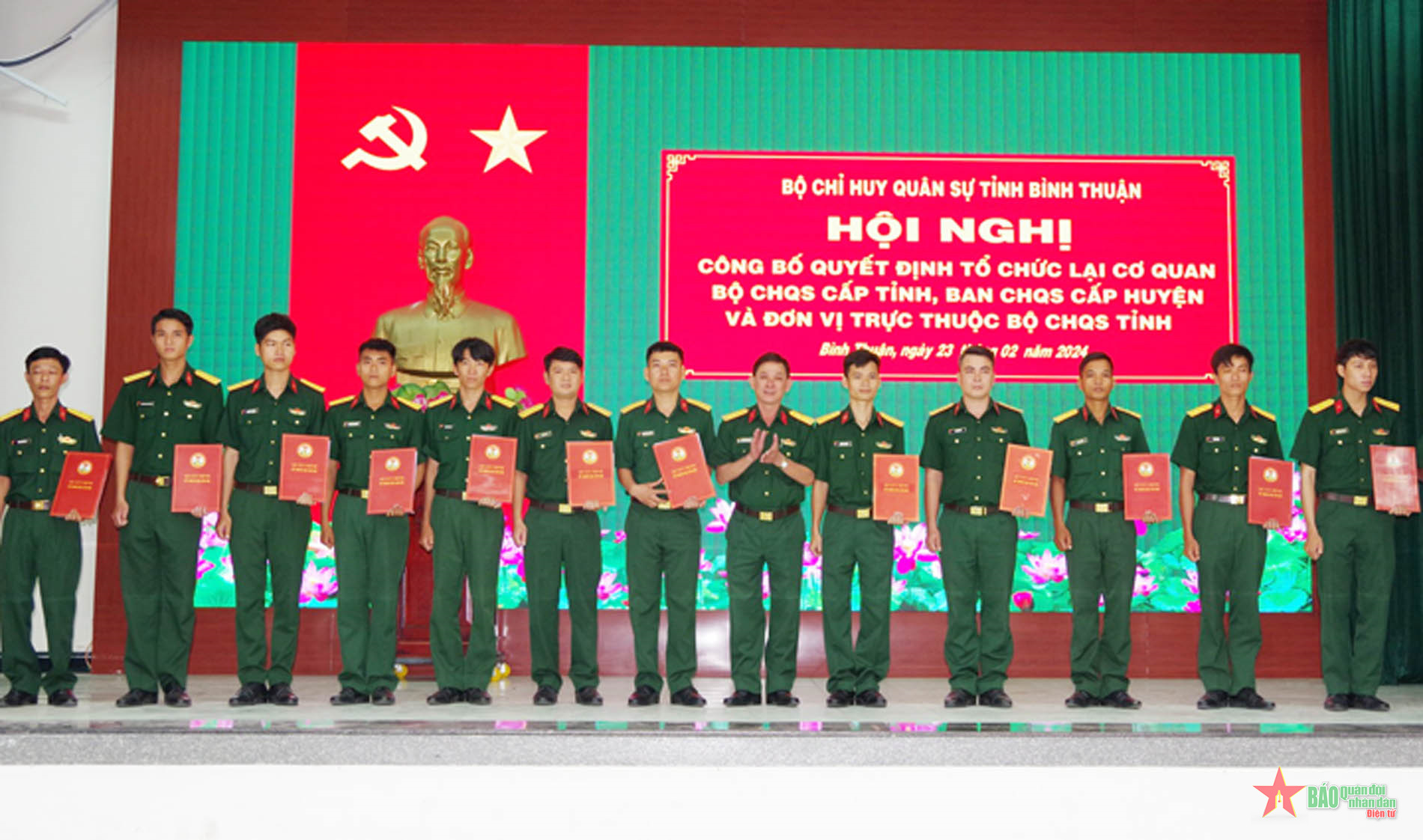 Bộ CHQS tỉnh Bình Thuận công bố các quyết định tổ chức lại cơ quan, đơn vị